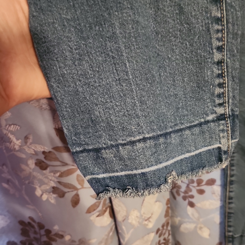 Universal Thread Light Blue Ankle Jeans - Picture 2 of 5